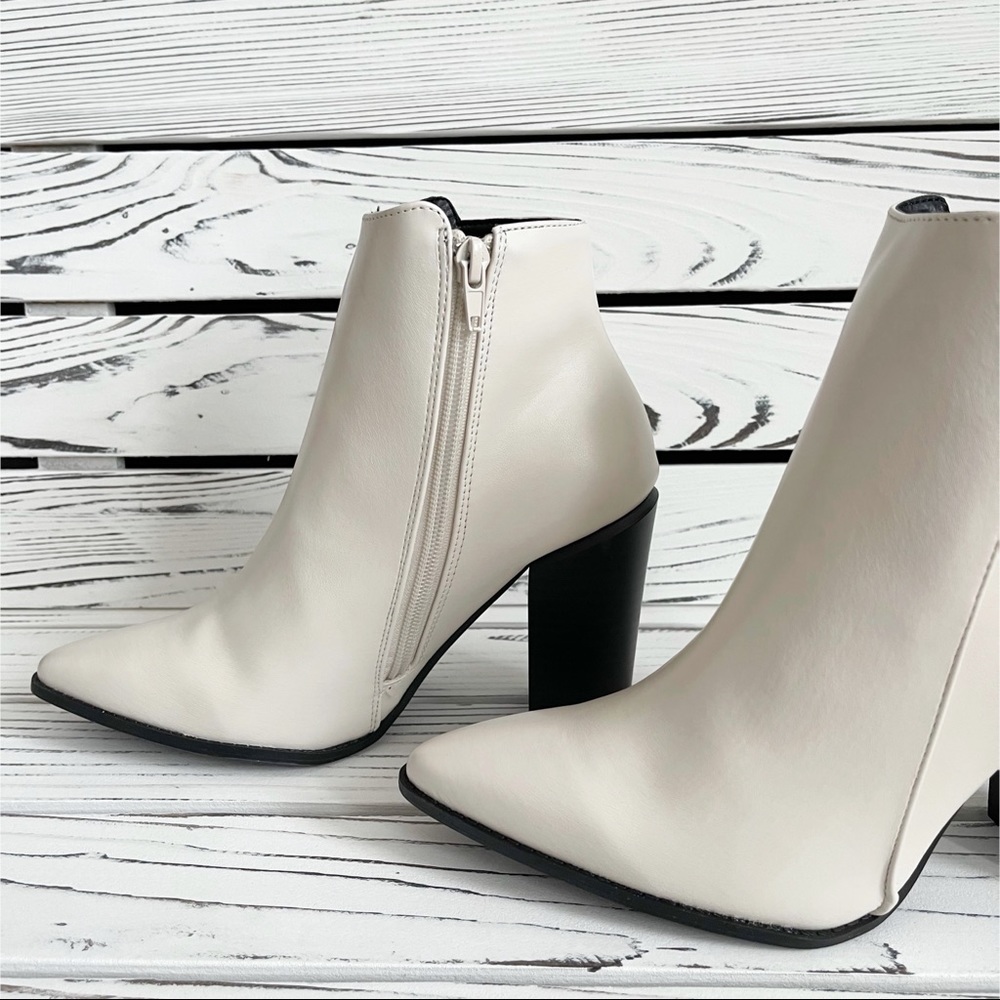 Pointed toe Bootie - Picture 2 of 5